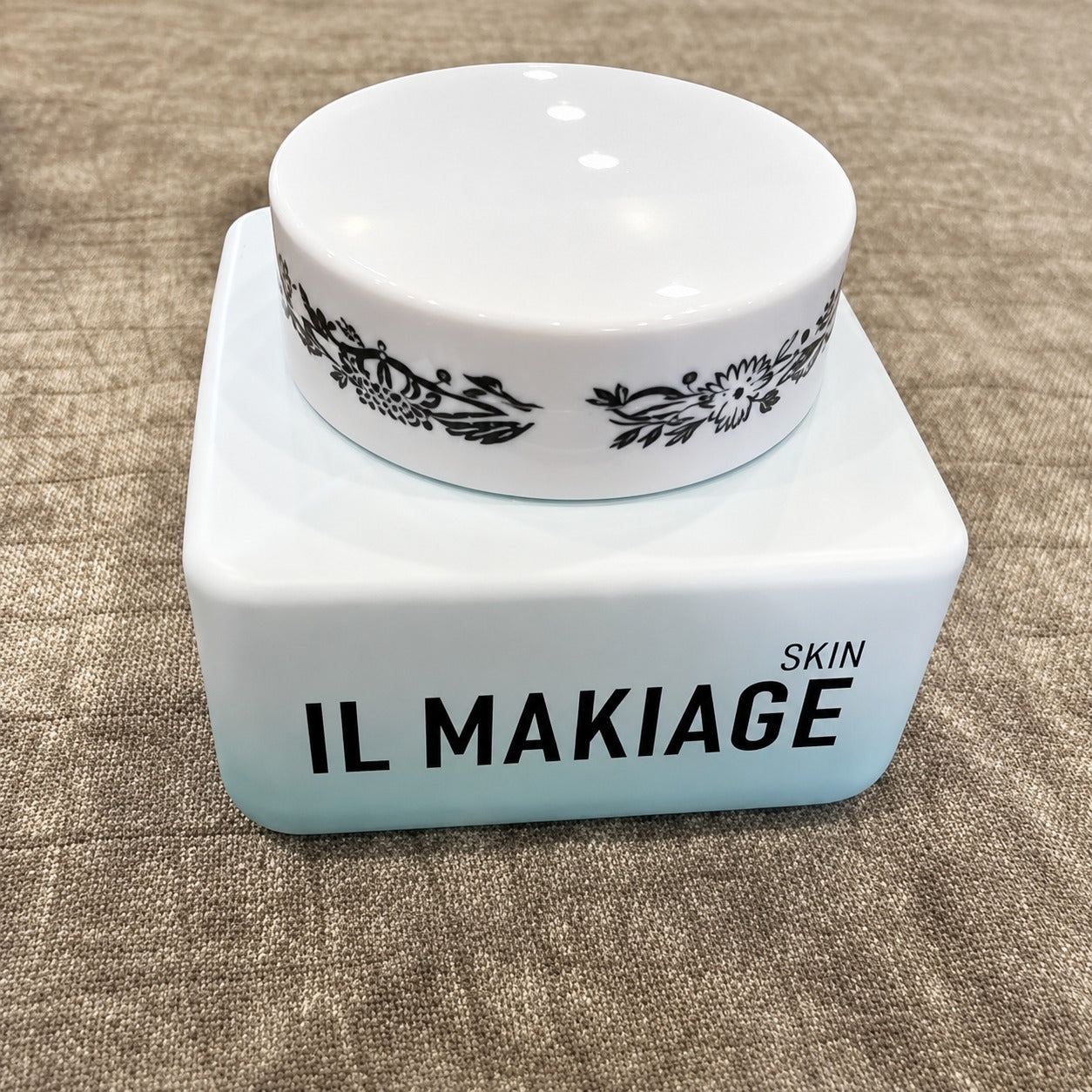 IL MAKIAGE Skin Face Cream Moisturizer Glass Jar
